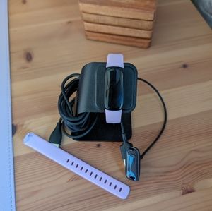 Fitbit Inspire 3, dock charger, lilac band